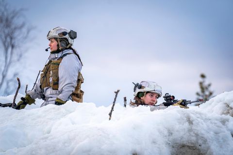 Soldatinnnen in Norwegen bei der Nato-Übung Nordic Response 2024. Streitkräfte aus 13 verbündeten Ländern – auch Deutschland – nahmen daran teil