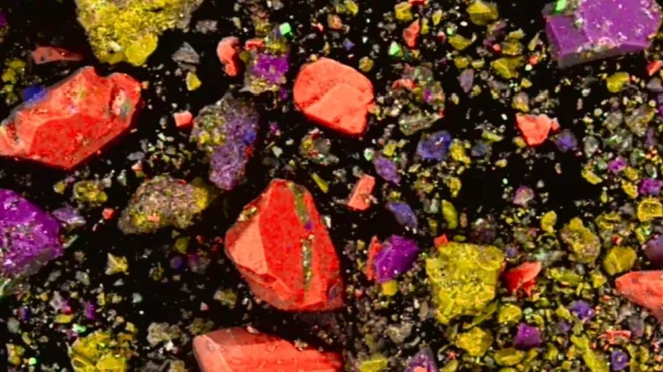 Archäologie: Der Mix aus Mineralien erzeugt ein tiefes Rot. Der Mix aus Mineralien erzeugt ein tiefes Rot.