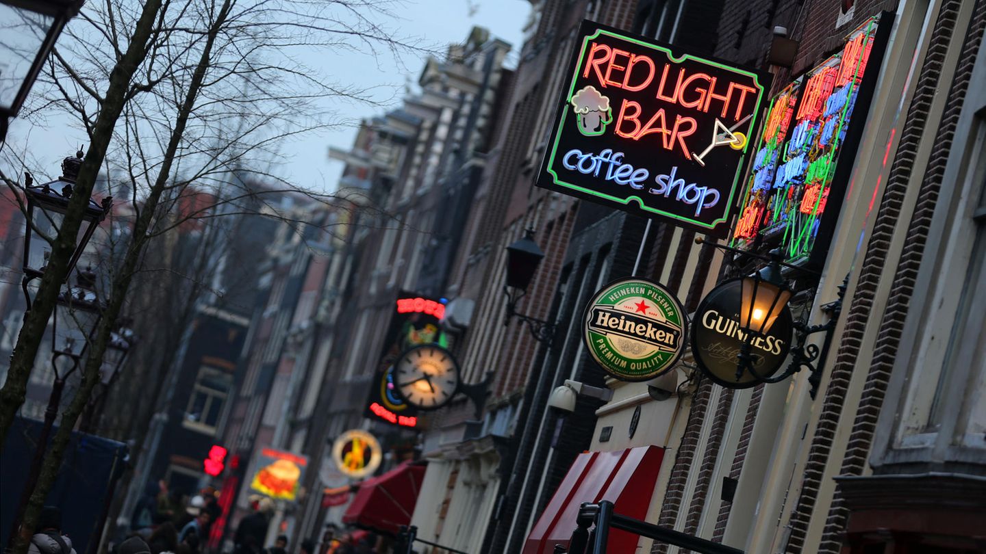 Amsterdam ist bekannt für sein Rotlichtviertel