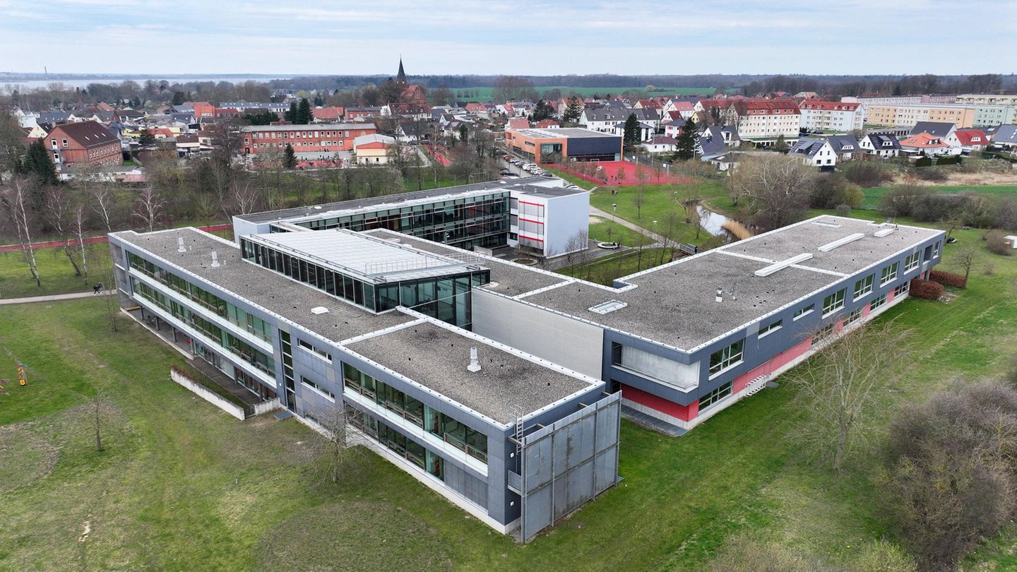 Blick auf das Richard- Wossidlo- Gymnasium in Ribnitz- Damgarten am 15. März 2024,