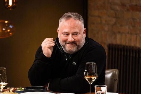 "Kitchen Impossible": Tim Mälzer ganz verliebt: Im Duell gegen den besten Koch des Baltikums wird er zur Schmusekatze