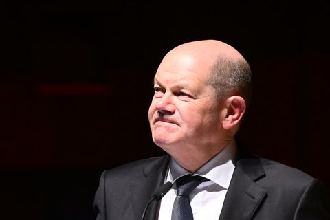 Bundeskanzler Olaf Scholz (SPD) wurde durch Zwischenrufe von Protestlern gestört