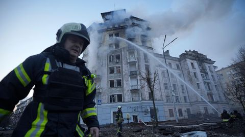 Die Kiewer Feuerwehr war nach den Raketenangriffen vielerorts gefordert