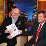 In einem 2010 ausgestrahlten ARD-Zweiteiler "Gier" hatte sich Regisseur Dieter Wedel von Harksens Lebensgeschichte inspirieren lassen. Hier besuchen beide die TV-Sendung "Menschen bei Maischberger".