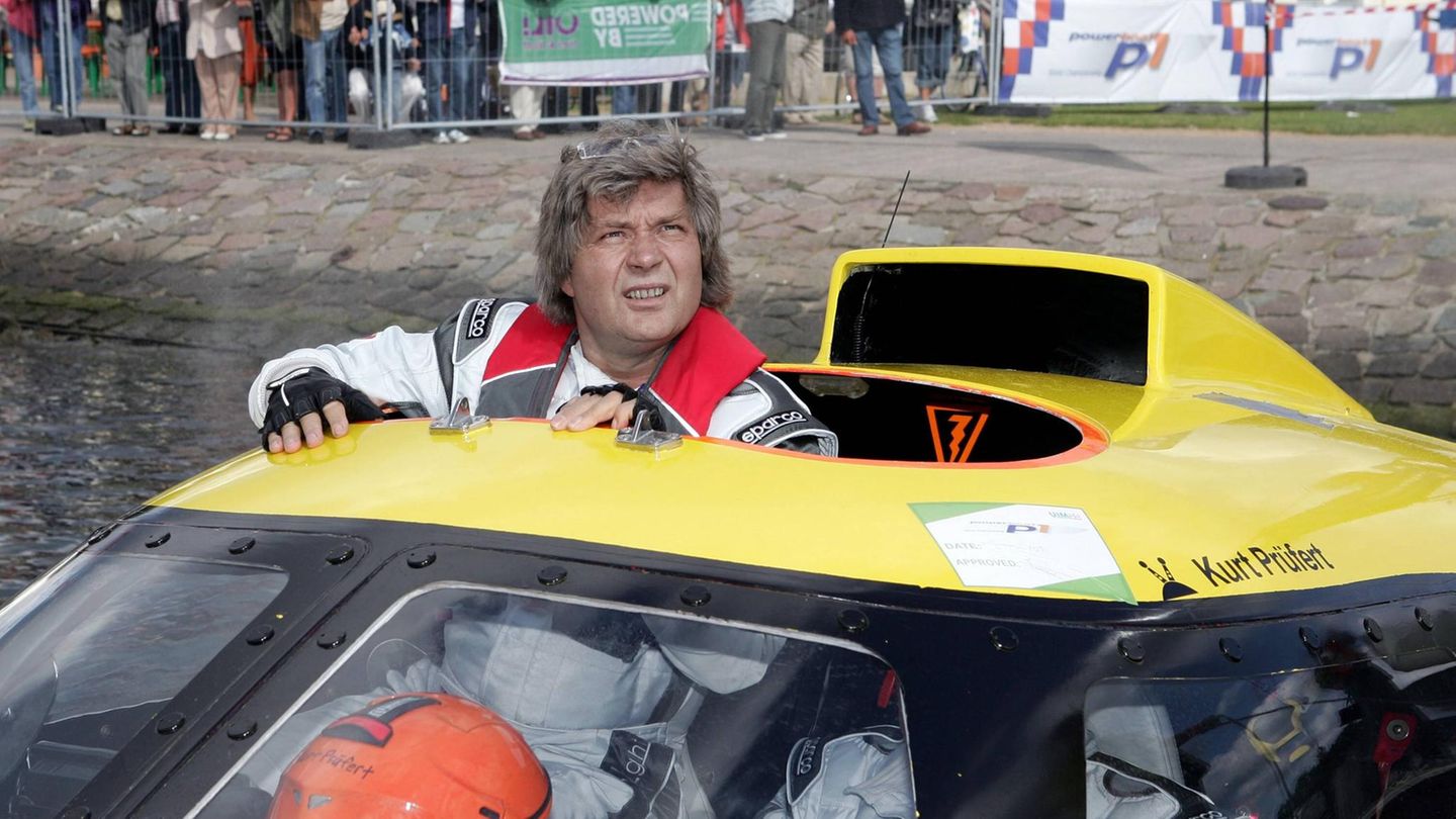 Auch der schillernde Bauunternehmer Siegfried Greve fiel auf Harksen rein. Er hatte es selbst zu großem Vermögen gebracht und sich doch davon blenden lassen, dass Harksen eines Tages seinen Hund alleine im Lear-Jet nach Ibiza fliegen ließ, den er zu Hause vergessen hatte, wie die "Taz" berichtete. 20 Millionen Mark (zehn Millionen Euro) habe Greve daraufhin im Glauben an Harksens geschäftliche Fähigkeiten investiert.