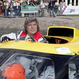 Auch der schillernde Bauunternehmer Siegfried Greve fiel auf Harksen rein. Er hatte es selbst zu großem Vermögen gebracht und sich doch davon blenden lassen, dass Harksen eines Tages seinen Hund alleine im Lear-Jet nach Ibiza fliegen ließ, den er zu Hause vergessen hatte, wie die "Taz" berichtete. 20 Millionen Mark (zehn Millionen Euro) habe Greve daraufhin im Glauben an Harksens geschäftliche Fähigkeiten investiert.