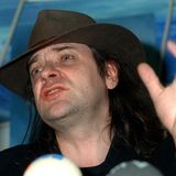 Auch Musiker Udo Lindenberg soll einst 100.000 D-Mark (ca. 50.000 Euro) an Harksen übergeben haben, wie der NDR berichtet, habe aber über Nacht "ein komisches Bauchgefühl" bekommen. Auch er soll sein Geld im Anschluss zurückbekommen haben.