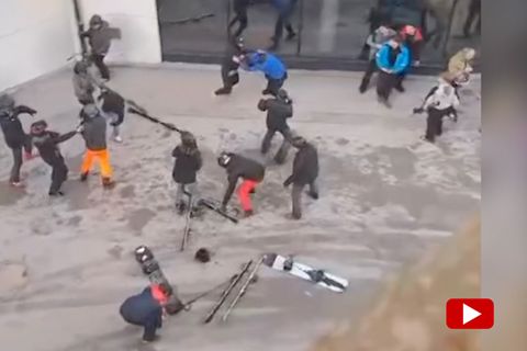 Fußball-Fans prügeln sich heftig mit Snowboards und Skier