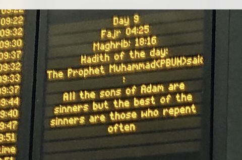 Ramadan-Botschaft an der Bahnhaltestelle King's Cross in London