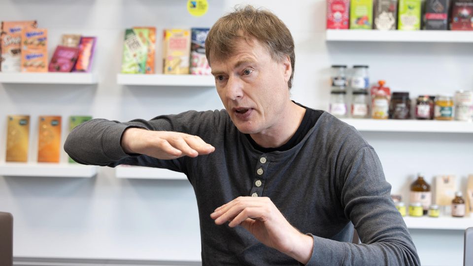 Diskussion um Lieferketten: "Die Schritte in die richtige Richtung sind viel zu klein", sagt Friedel Hütz-Adams "Die Schritte in die richtige Richtung sind viel zu klein", sagt Friedel Hütz-Adams
