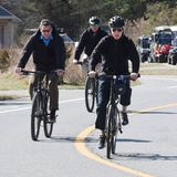 Joe Biden fährt Fahrrad
