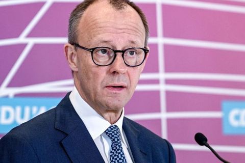 Friedrich Merz, Vorsitzender der CDU-CSU-Bundestagsfraktion, gibt ein Statement