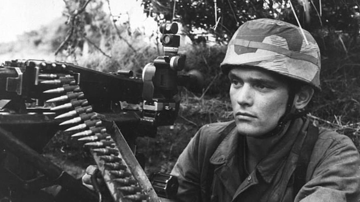 Deutscher Fallschirmjäger 1944 in der Normandie