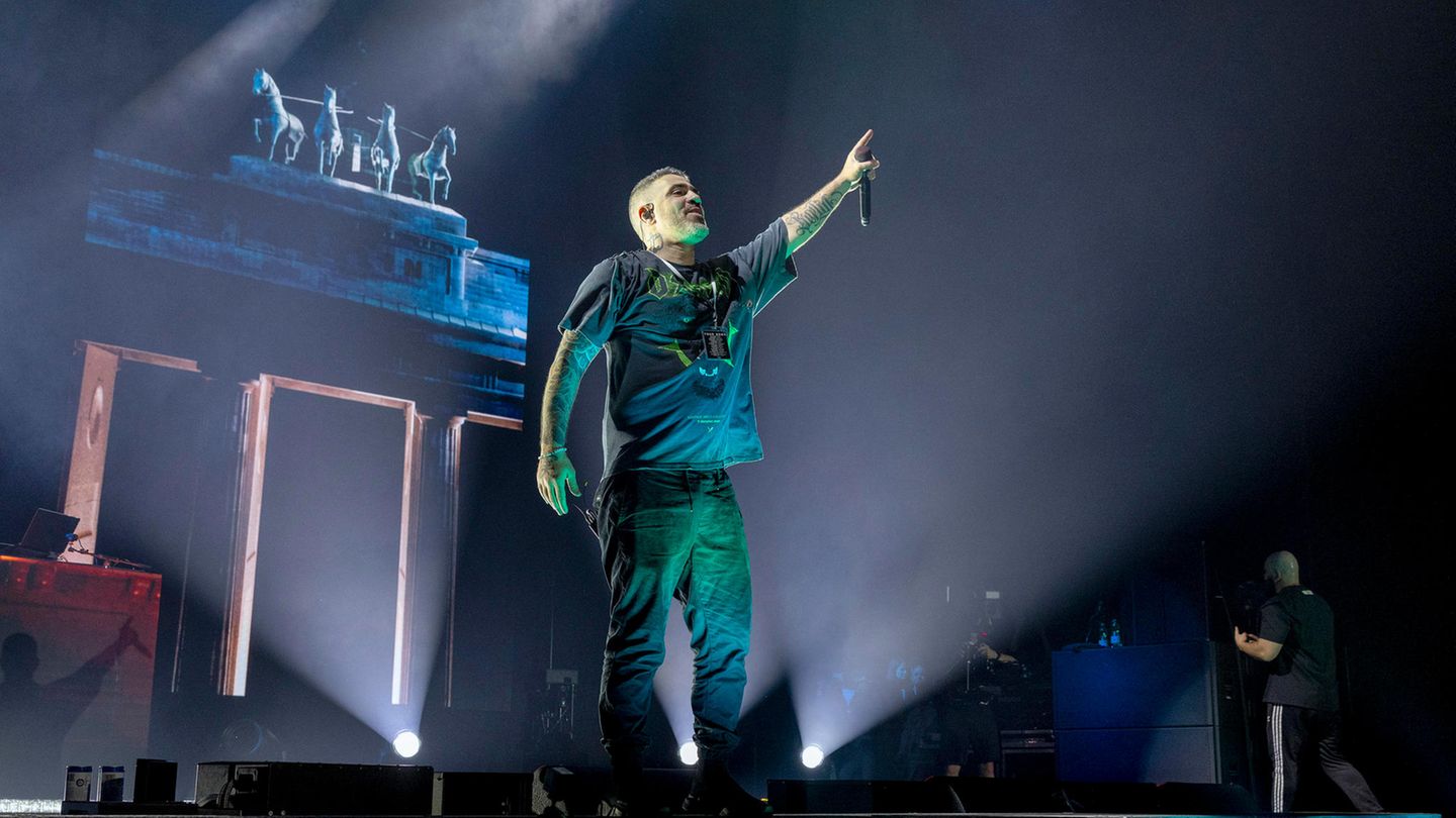 Rapper Bushido steht in Berlin auf der Bühne