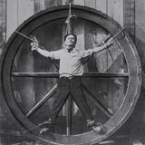 Houdini gefesselt an ein Rad