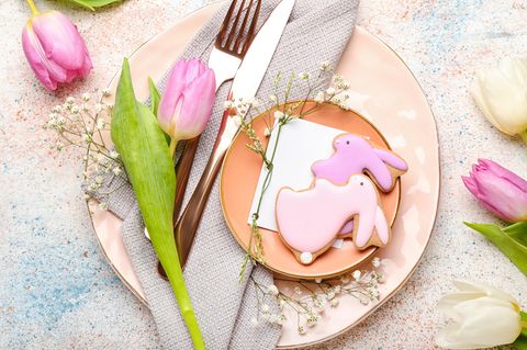 gedeckter Tisch an Ostern