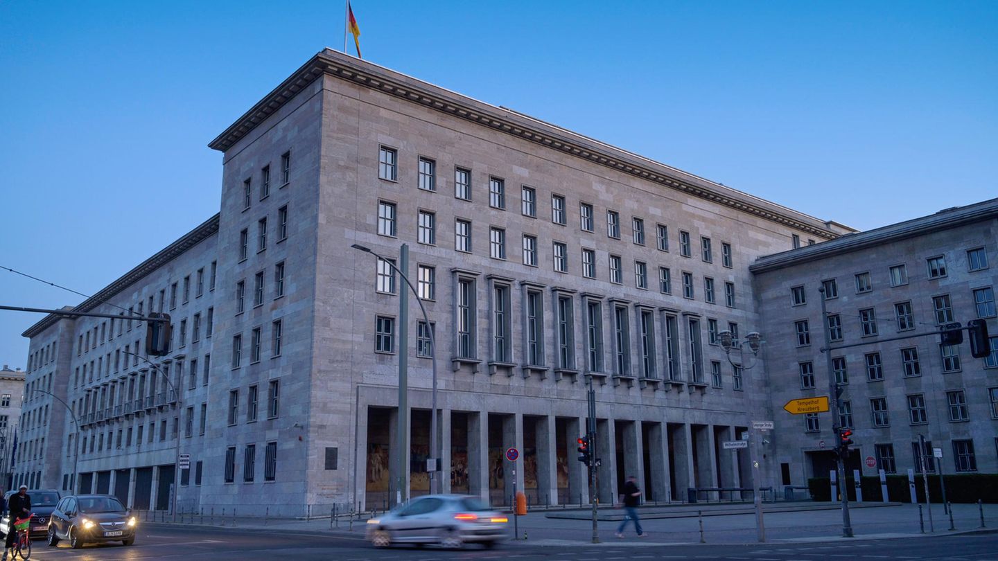 Nach Nebenjob-Affäre: Finanzministerium hat noch immer keine neuen Verhaltensregeln Das Bundesfinanzministerium in Berlin