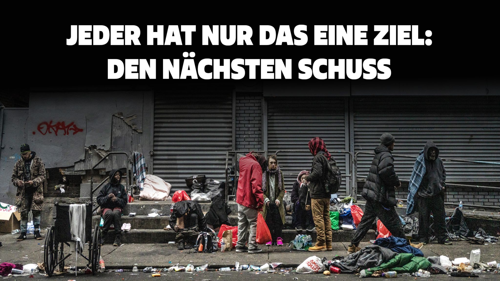 USA Tranq Fentanyl Eine Gruppe Obdachloser, Süchtiger im Winter in Kensington an einer Straßenecke