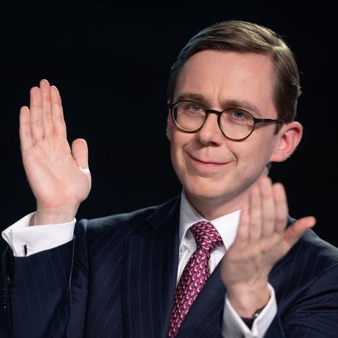 CDU-Politiker Philipp Amthor applaudiert auf einer Regionalkonferenz