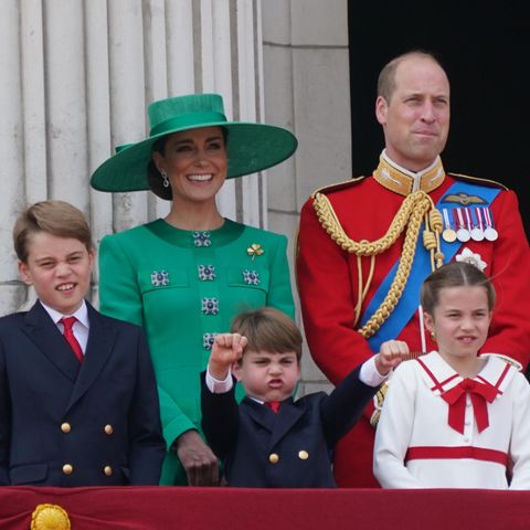 Prinzessin Kate mit Ehemann Prinz William und ihren Kindern George (l.), Louis und Charlotte im Juni