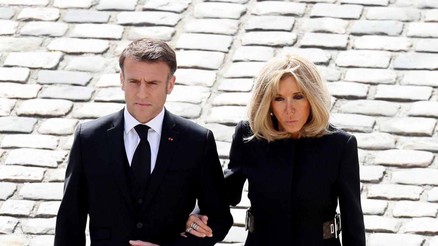 Emmanuel Macron Der französische Präsident Emmanuel Macron schrieb auf X: "Eure Hoheit, Brigitte und ich wünschen Ihnen in dieser schwierigen Zeit, die Sie gerade durchmachen, eine vollständige Genesung. Ihre Stärke und Unverwüstlichkeit inspirieren uns alle."