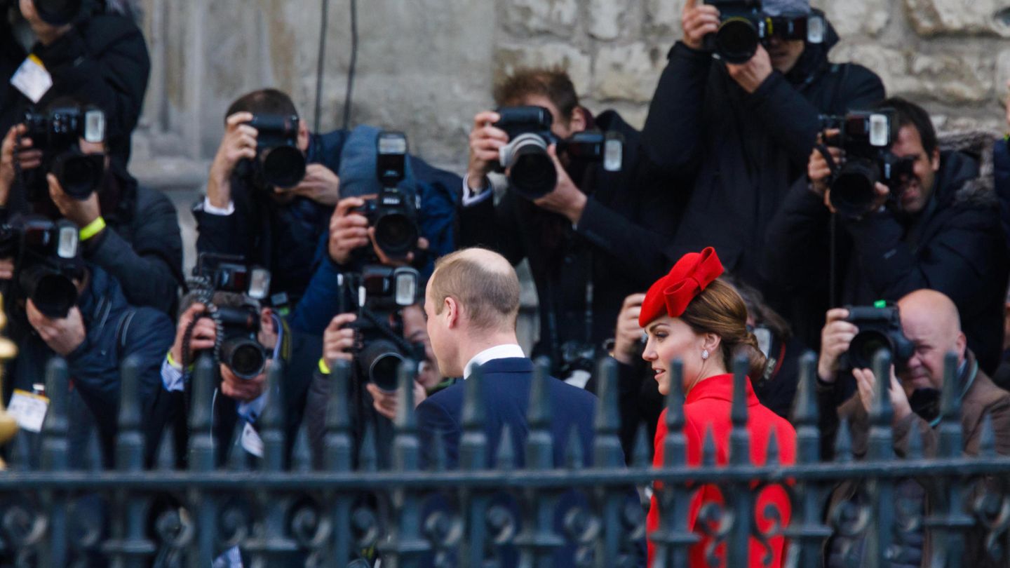 Überforderte Profis: Immer belagert von Fotografen: William und Kate beim Verlassen von Westminster Abbey vor einigen Jahren Immer belagert von Fotografen: William und Kate beim Verlassen von Westminster Abbey vor einigen Jahren