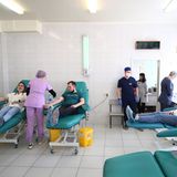 Hunderte Menschen folgten den Aufrufen der Gesundheitsbehörden, Blut für die Verletzten zu spenden.