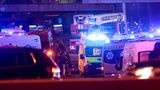 Dutzende Rettungswagen waren im Einsatz und viele Busse, um Menschen in Sicherheit zu bringen