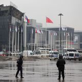 Die Konzerthalle am nächsten Morgen: Nach dem Terroranschlag dauern die Ermittlungen an