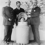 1908 befreite er sich gefesselt aus einer mit Wasser gefüllten Milchkanne.