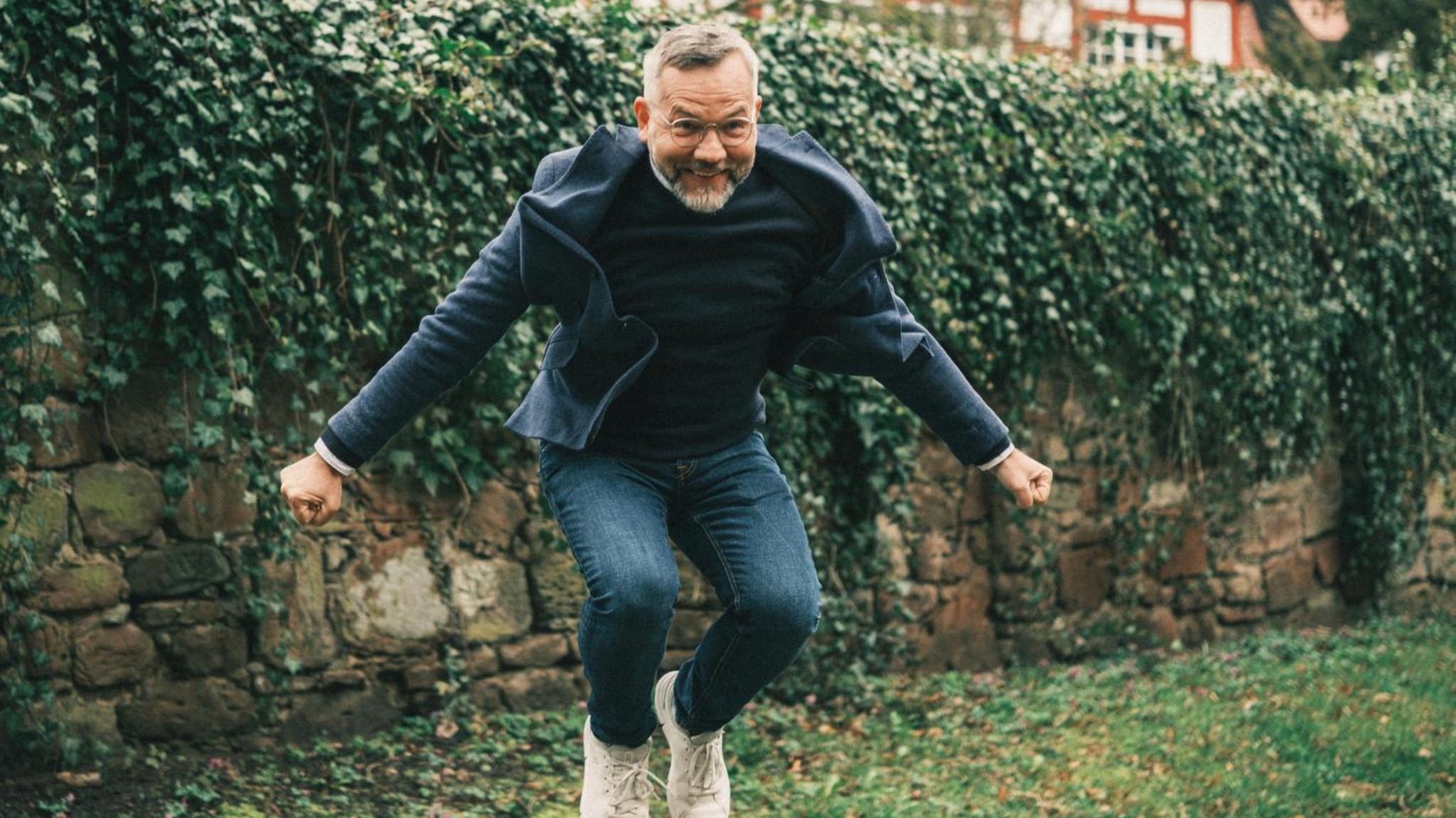 Michael Roth springt in die Luft