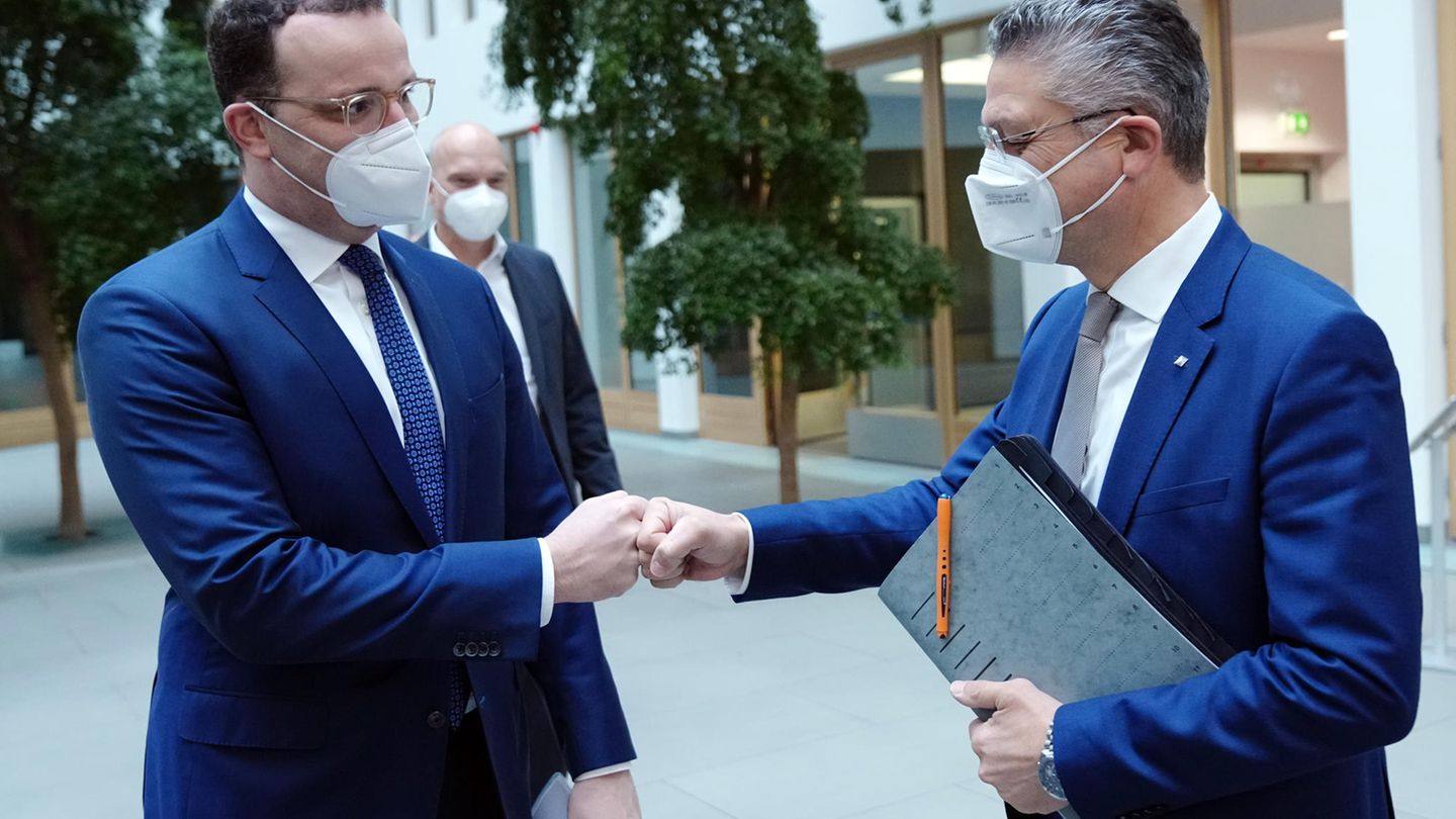 Jens Spahn und Lothar Wieler während der Coronapandemie Jens Spahn und Lothar Wieler während der Coronapandemie