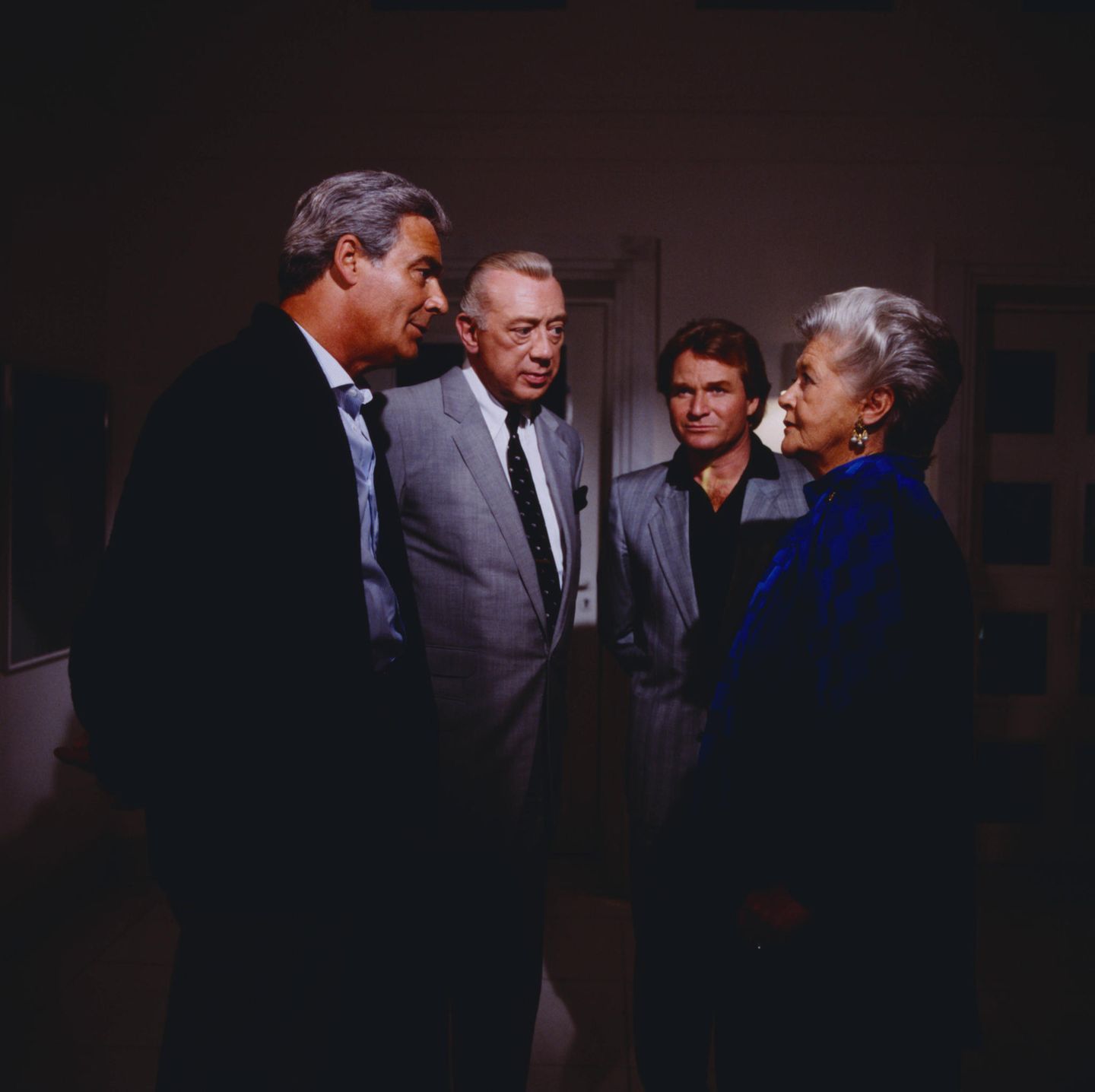 Karl-Heinz Vosgerau, Horst Tappert, Fritz Wepper und Susi Nicoletti im Gespräch.