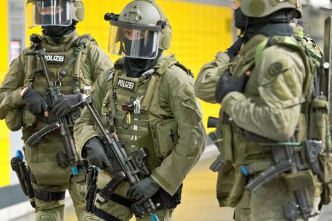 Anti-Terrorübung in Frankfurt: Bewaffnete Bundespolizisten trainieren den Ernstfall