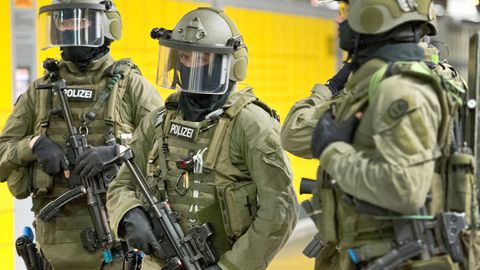 Anti-Terrorübung in Frankfurt: Bewaffnete Bundespolizisten trainieren den Ernstfall