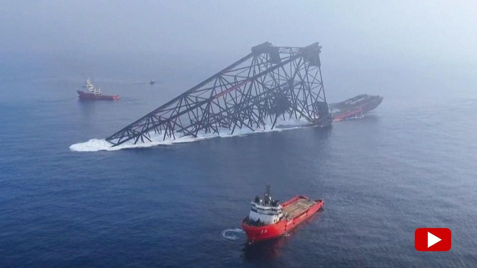 China errichtet seine erste zylindrische Ölplattform im Südchinesischen Meer. Das Untergerüst der Konstruktion hat gigantische Ausmaße und ist mit 338,5 Metern höher als der Eiffelturm.