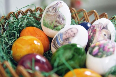 Um den Eierkult zu Ostern ranken sich viele Legenden. Eins steht fest: Heute werden zur Osterzeit mehr Hühnereier gegessen als zu irgendeiner anderen Jahreszeit. Besonders beliebt: Gefärbte, hartgekochte Eier.