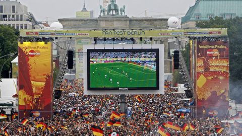 Vorausblick auf die Fußball-EM 2024: Ein Foto des Fan Fests in Berlin bei der WM 2006