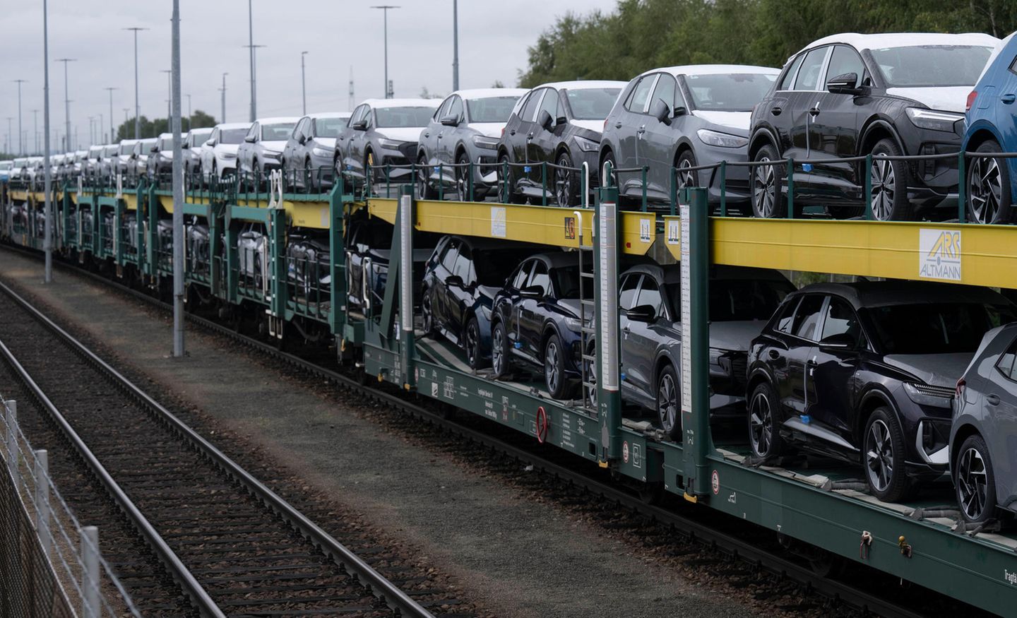 Konjunkturkrise im Autormarkt? E-Autos auf dem Güterzug