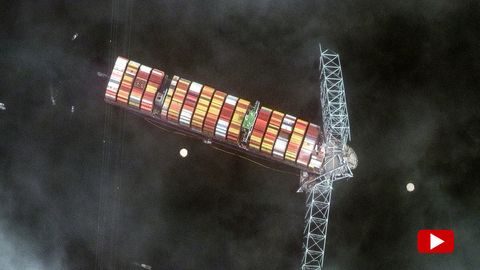 Satellitenbild zeigt auf die Francis Scott Key Bridge, die von einem Containerschiff gerammt wurde