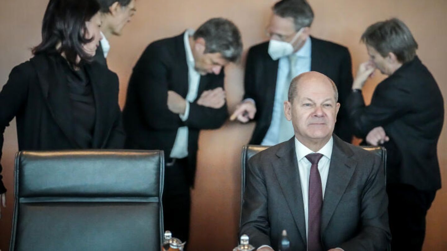 Bundeskanzler Olaf Scholz vor eine Kabinettssitzung der Ampel-Koalition