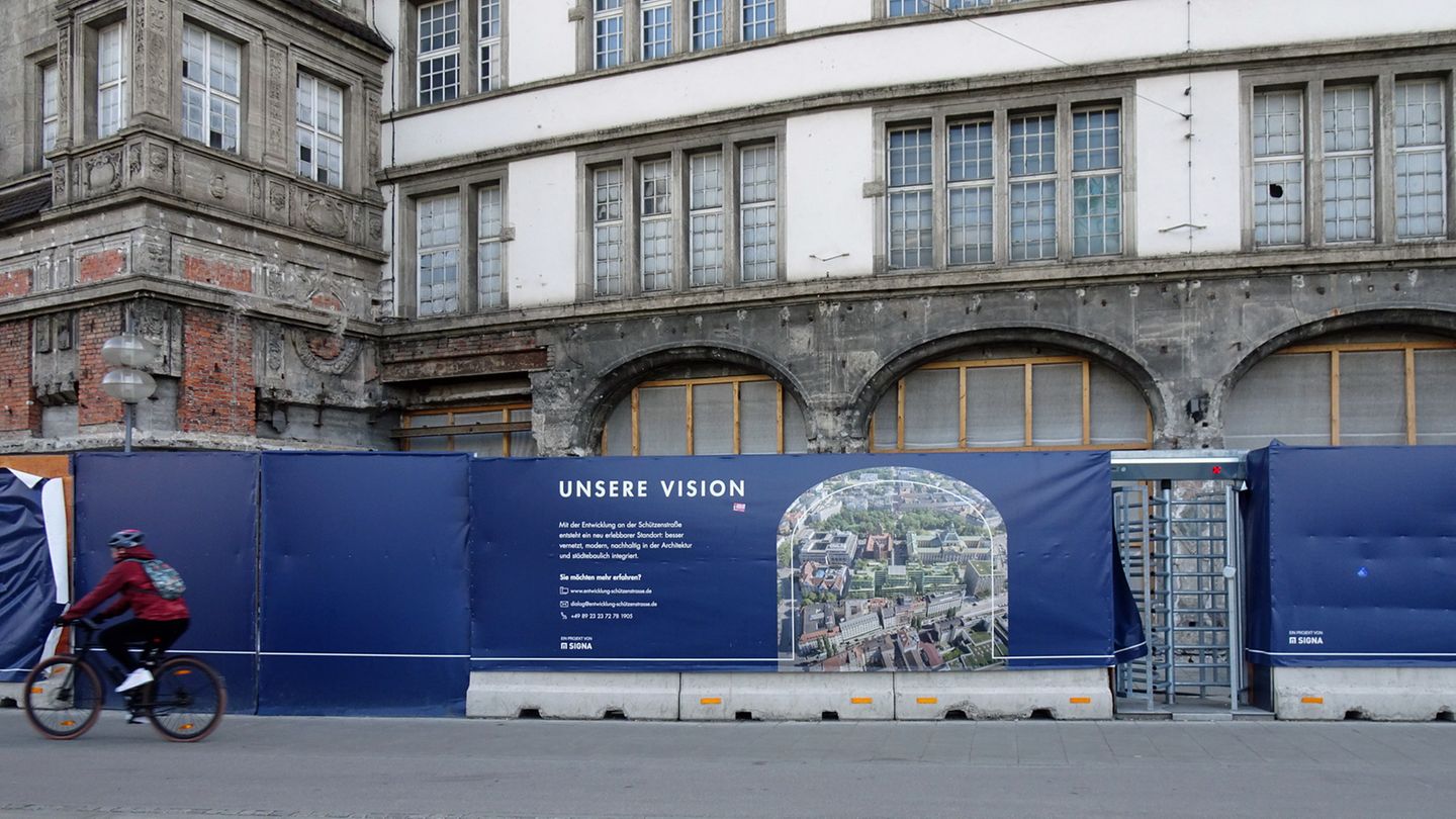Wunsch und Wirklichkeit prallen in München aufeinander: Gegenüber des abgerissenen Hauptbahnhofs steht das 1905 errichtete Warenhaus Hermann Tietz. Im Juli 2023 wurde das später in Hertie und dann in Karstadt umbenannte Gebäude geschlossen. Die Signa hatte am Bahnhofsplatz Großes vor.