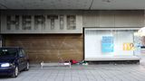 Nur noch der Schatten der ehemaligen Bezeichnung: Jetzt ist das Benko-Ensemble in München zur Bauruine verkommen. Obdachlose finden in den geschlossenen Eingängen einen trockenen Unterschlupf.