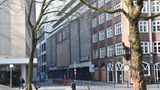 Zu Beginn des Weihnachtsgeschäftes 2022 reduzierte Karstadt in Hamburg die Verkaufsfläche und schloss das Nebengebäude in der Kleinen Rosenstraße. Eigentümer Sigma wollte das Thalia-Haus bis 2025 in Büroflächen umwandeln. Jetzt ist die Internetadresse des Projekts Alstertor5.de unerreichbar. 