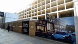 Ortswechsel nach Berlin: Neben dem Kaufhaus des Westens wurde in der Passauer Straße das alte KaDeWe-Parkhaus bereits abgerissen. Die ersten Stockwerke für das neue "Project by Signa" sind bereits hochgezogen. 