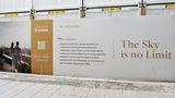 Die Immobilien-Poesie am Bauzaun "No 1 Passauer" dokumentiert die hochfliegenden Pläne: "The Sky is no Limit", lautet das Motto. Es wird von "begrünten Dachterrassen" geschwärmt. Zu finden sind aber auch Sätze wie dieser: "Das Ensemble wird dadurch zu einem perfekten Ort für das Wechselspiel von Durchatmen und dem schmieden selbstbewusster Pläne."
