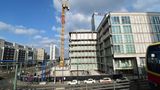 Hoffnungsschimmer am Alexanderplatz in Berlin: In der Baugrube neben dem Galeria-Kaufhaus soll der 134 Meter hoher Turm Mynd, abgeleitet von "My Mind", der Architekten Kleihues und Kleihues entstehen. 