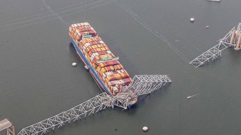 Containerschiff auf Autopilot: Raketenzerstörer wurde von Geisterschiff gerammt und fast versenkt