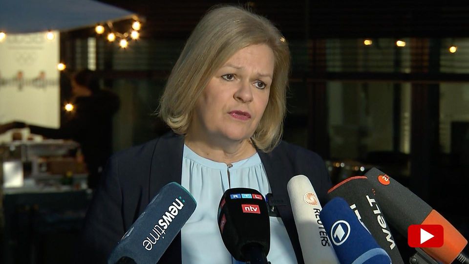 Nach dem Terroranschlag in Russland stellt sich die Frage nach der Sicherheitslage in Deutschland - gerade mit Blick auf die bevorstehende Fußball-EM.