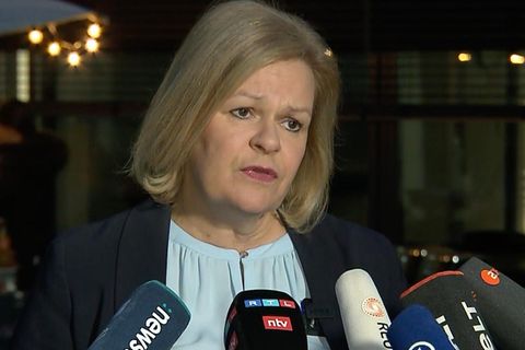 Nach dem Terroranschlag in Russland stellt sich die Frage nach der Sicherheitslage in Deutschland - gerade mit Blick auf die bevorstehende Fußball-EM.